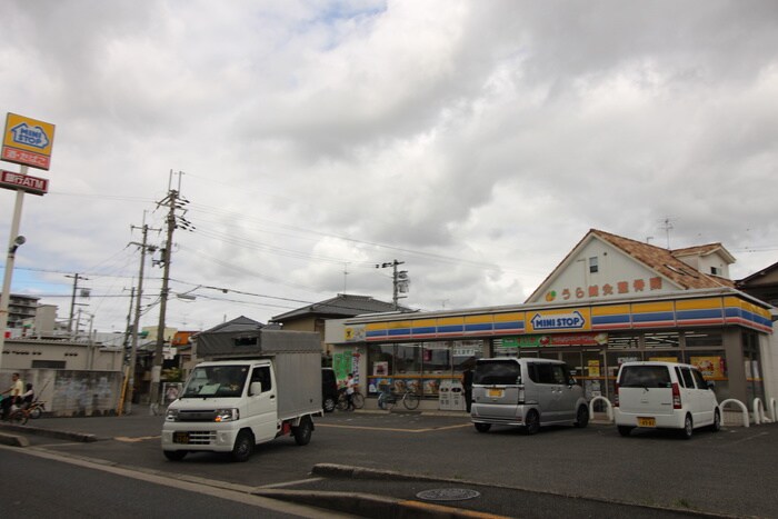 ミニストップ(コンビニ)まで576m ハウス大美野