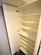 靴箱 Mid Court Umekita