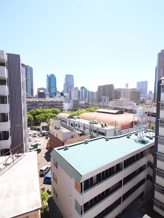 室内からの展望 Mid Court Umekita