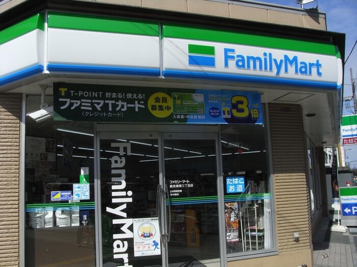 ファミリーマート鶴見横堤3丁目店(コンビニ)まで700m フローラル横堤