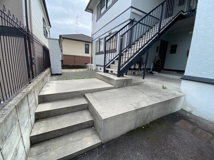 エントランス部分 六地蔵ハイツ