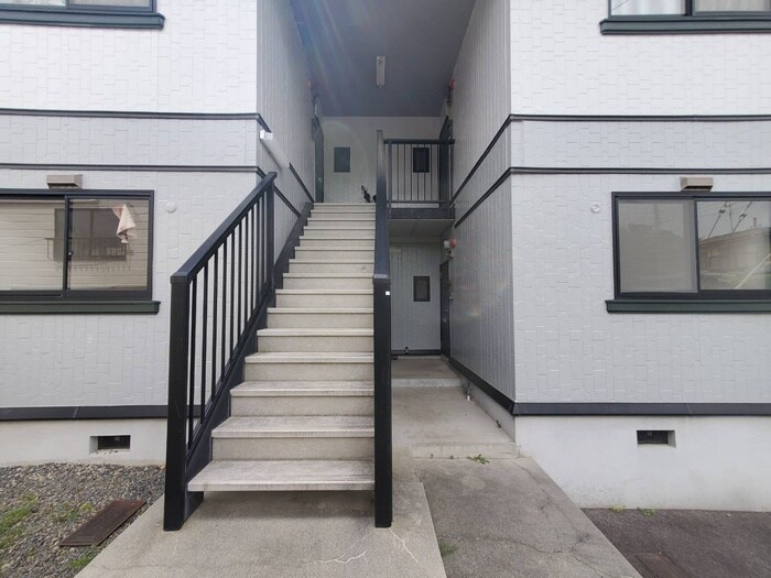 エントランス部分 六地蔵ハイツ