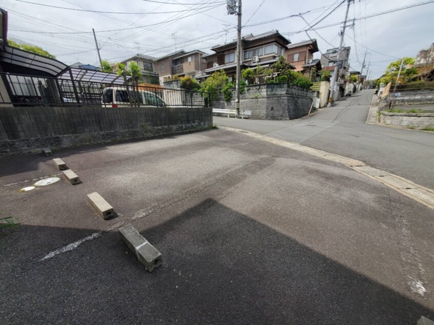 駐車場 六地蔵ハイツ