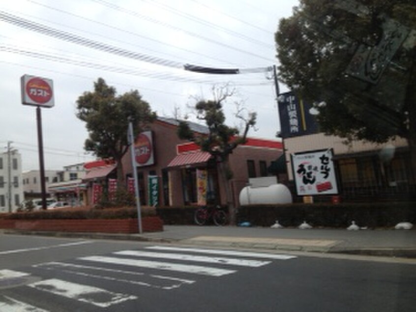 ガスト(その他飲食（ファミレスなど）)まで850m ＭＴ・スクエア