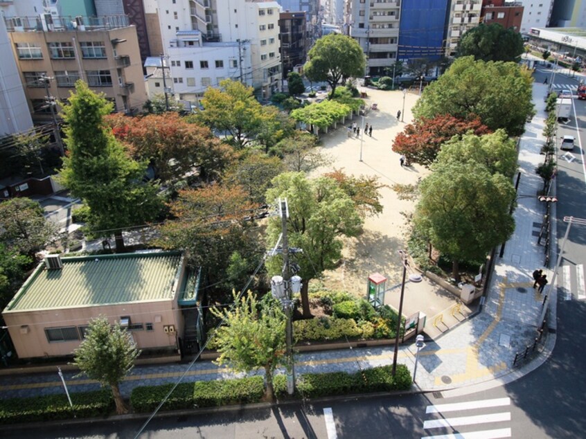 元町中公園(公園)まで300m グランカーサ難波元町