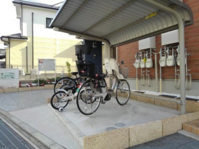 駐輪場 ストラーダ　ブリランテ