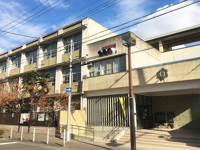 高倉小学校(小学校)まで500m バル御幸