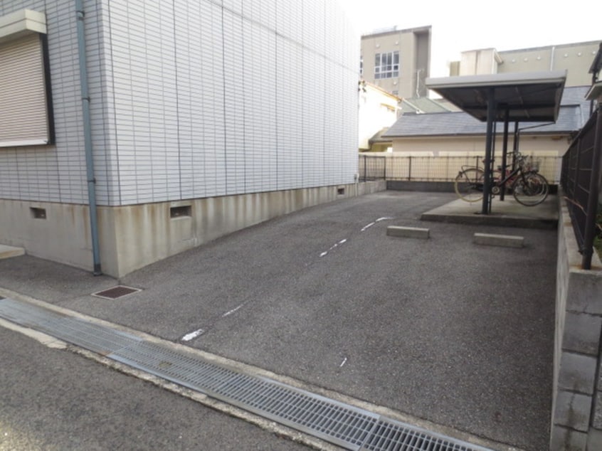 駐輪場 コニ－行幸