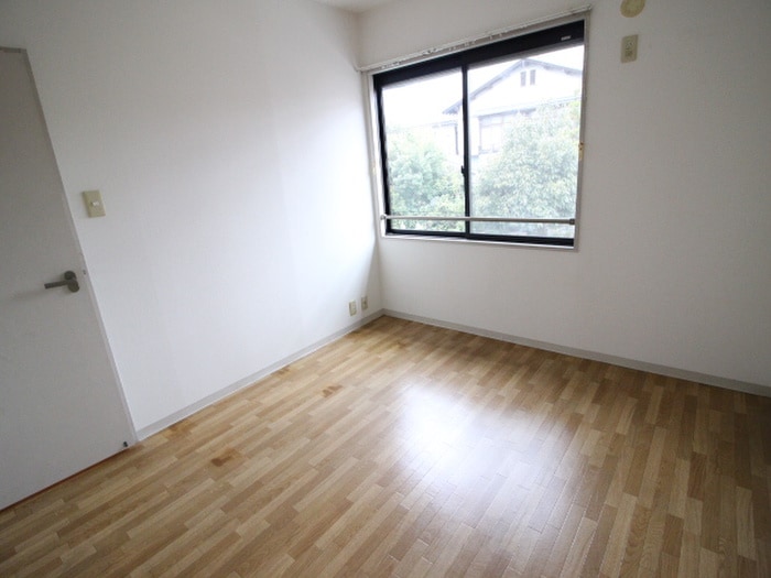 居室 コニ－行幸