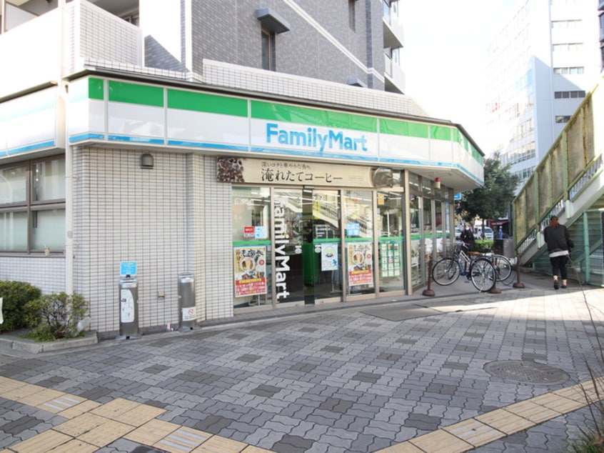 ファミリーマート(コンビニ)まで10m セノアタワー新大阪