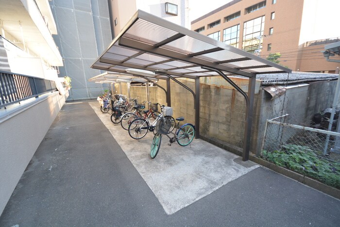 駐輪場 コーポ岸部