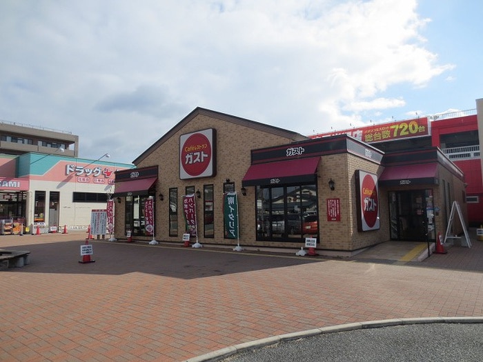 ガスト(その他飲食（ファミレスなど）)まで320m コーポ岸部