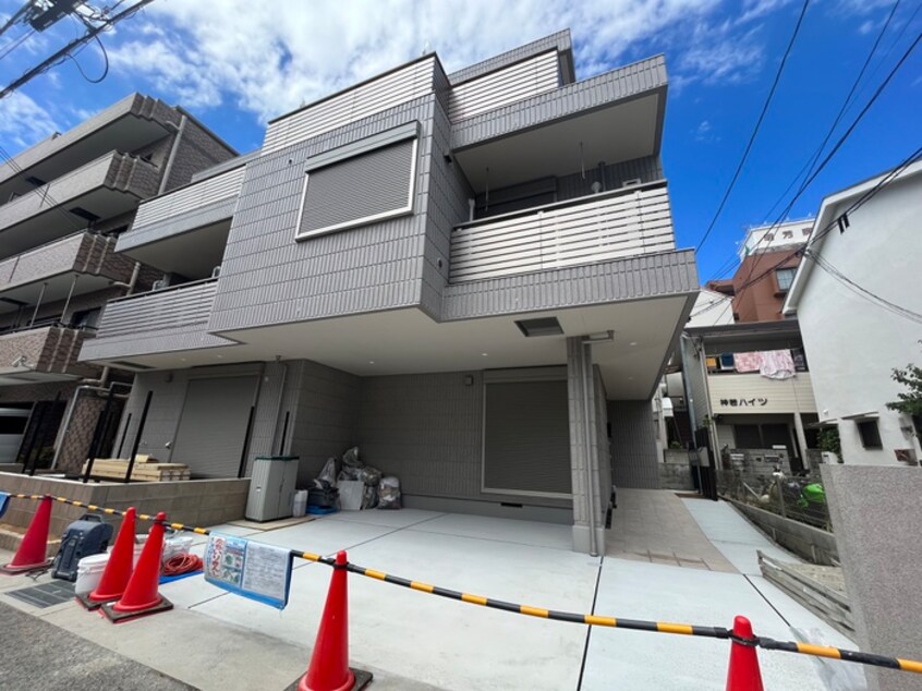 建築中 ファミーユ神若