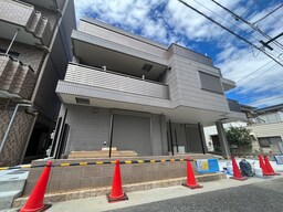 建築中