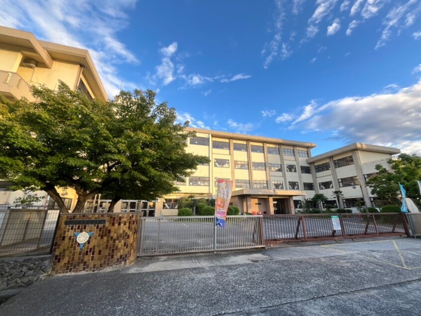 吉身小学校(小学校)まで170m ニューパルティＢ棟