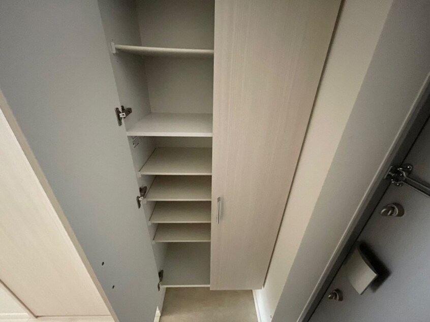 靴箱 ﾌｧｰｽﾄｽﾃｰｼﾞ神戸ﾊｰﾊﾞｰﾗﾝﾄﾞ（601）