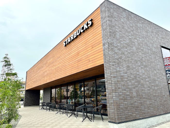 スターバックスコーヒー近鉄久宝寺口南店(その他飲食（ファミレスなど）)まで400m ﾃﾞｻﾞｲﾝﾘﾌｫｰﾑｶﾞﾚｰｼﾞﾊｳｽ