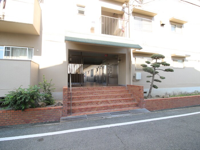 エントランス部分 ヴィラ箕面