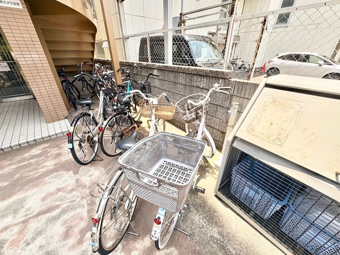 駐輪場 アベニュー津田