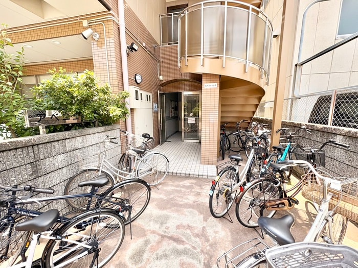 エントランス部分 アベニュー津田
