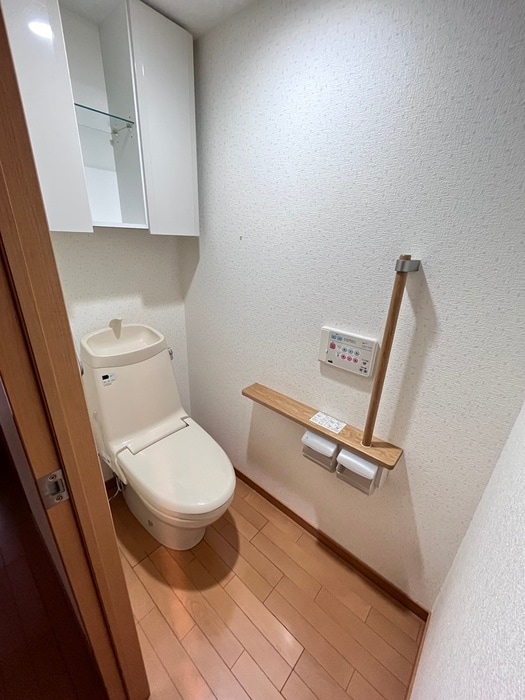 トイレ ｱﾊﾟｶﾞｰﾃﾞﾝｽｸｴｱ四条烏丸(1308)