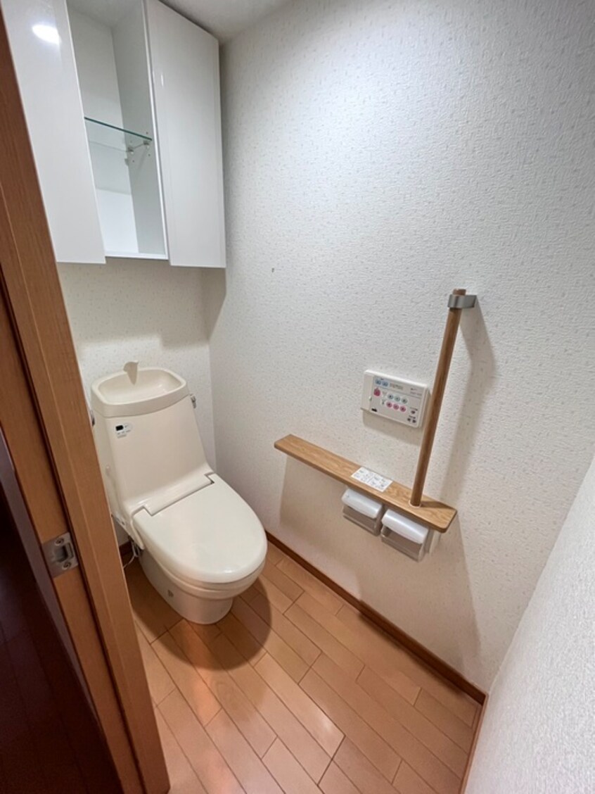 トイレ ｱﾊﾟｶﾞｰﾃﾞﾝｽｸｴｱ四条烏丸(1308)