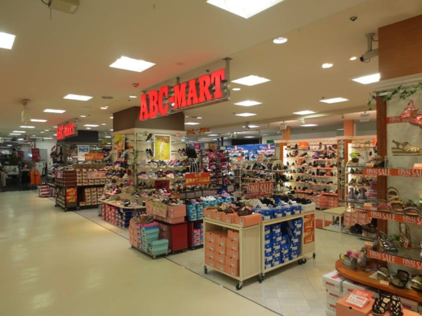 ABCマート(デパート)まで850m イニシア神戸森北町(102)