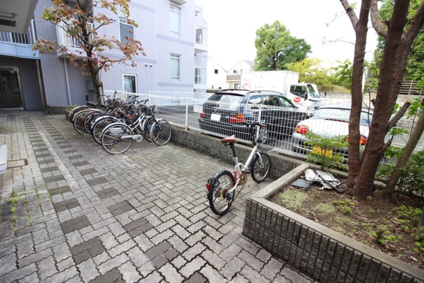 駐輪場 六龍苑岡町