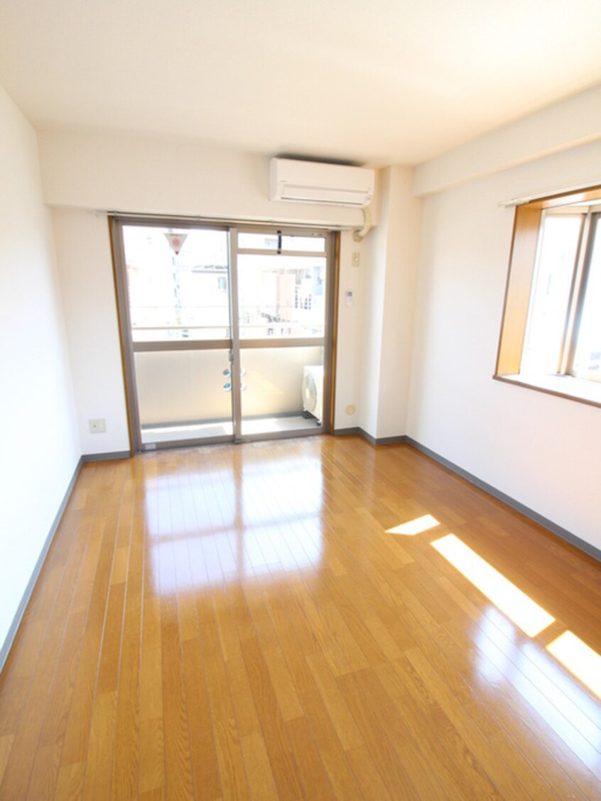 居室 ウィル関目