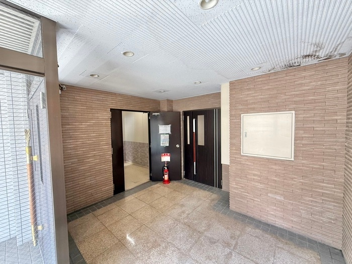 エントランス部分 マンション賀園