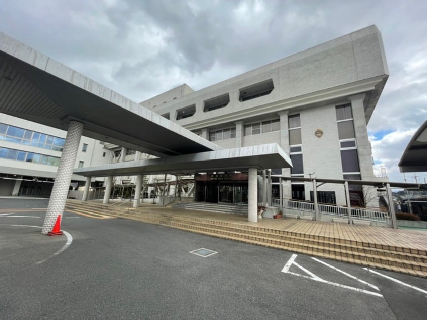 栗東市役所(役所)まで750m セルピエ
