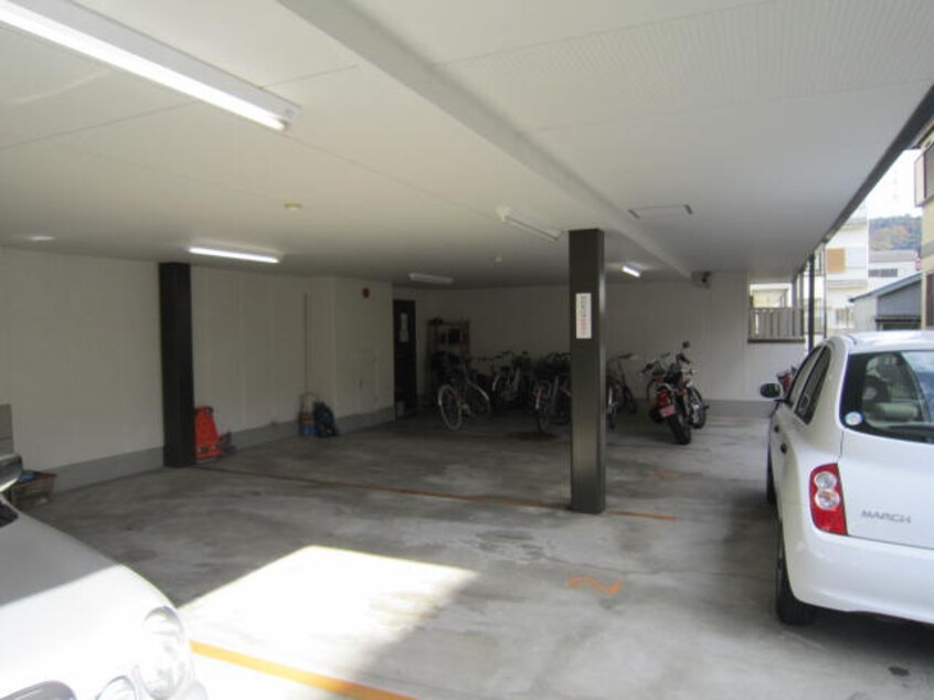 駐車場 ﾘｰﾍﾞﾊｲﾂ青山
