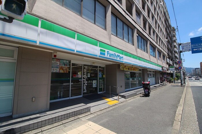 ファミリーマート丸太町猪熊店(コンビニ)まで30m アネックス