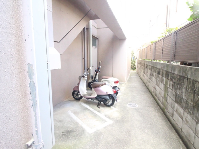 バイク置き場 アライブ千里丘