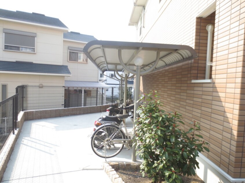 駐輪場 ブル－メ