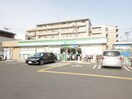 ファミリーマート枚方東山2丁目店(コンビニ)まで489m 枚方市東山あきかつ戸建