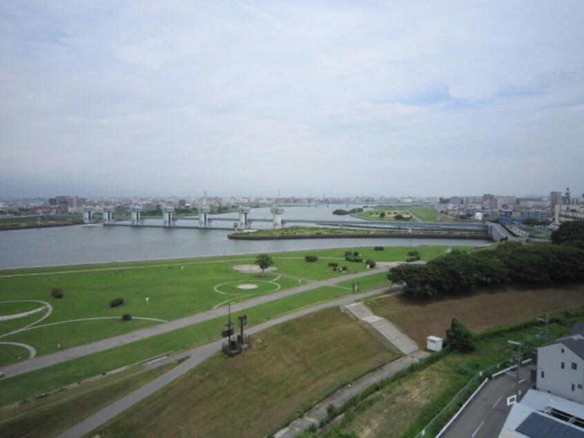 淀川河川公園(公園)まで500m プレジ－ル清和