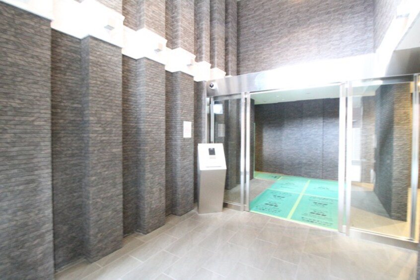 エントランス部分 ｴｽﾘｰﾄﾞ大阪梅田ﾘｭｸｽ(404)