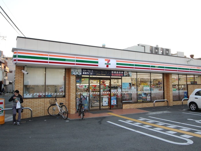 セブンイレブン(コンビニ)まで140m Luxe大正