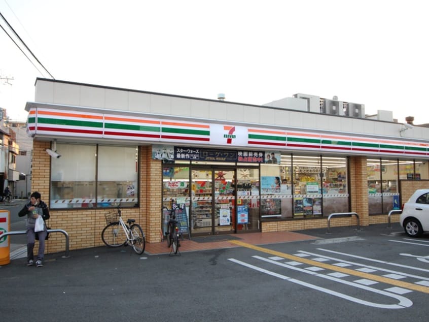 セブンイレブン(コンビニ)まで140m Luxe大正