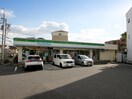 ファミリーマート箕面稲店(コンビニ)まで827m ロックベイシスⅡ