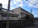 東大阪市立繩手北小学校(中学校/中等教育学校)まで190m 川中様連棟貸家