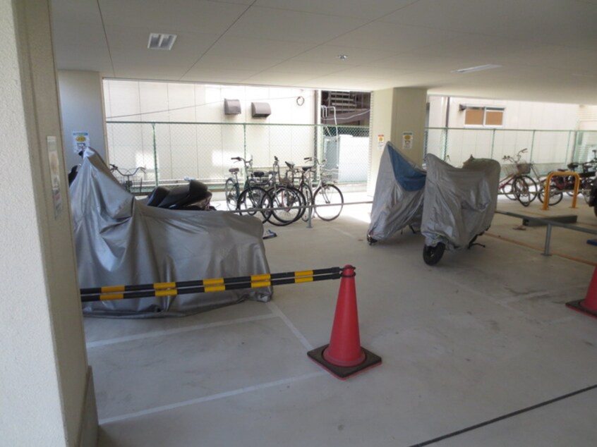 バイク置き場 グローリア新北野