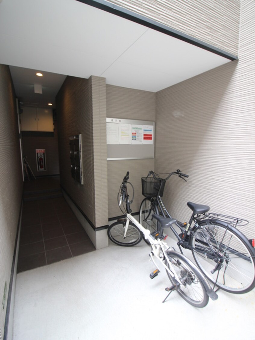 エントランス部分 ﾘﾍﾞﾗﾙｱｰﾂ春日出