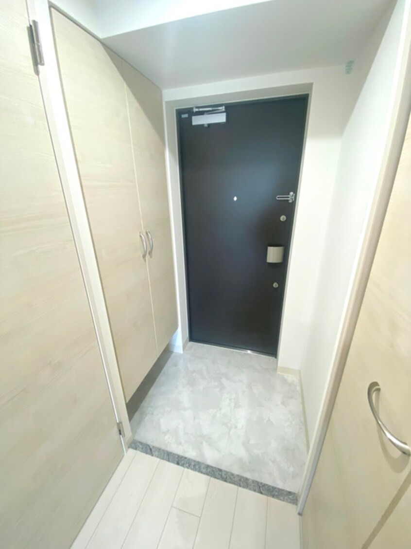 玄関 THE RESIDENCE 　H