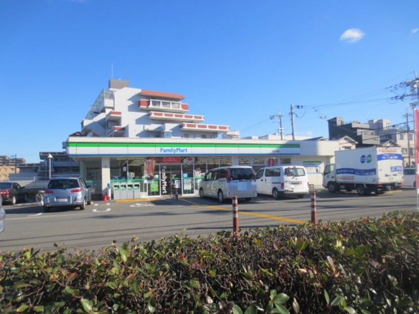 ファミリーマート豊中小曽根店(コンビニ)まで550m 生田貸家