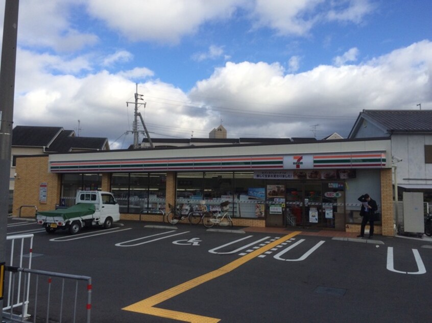 セブンイレブン(コンビニ)まで330m ＪＰアパートメント枚方Ⅱ