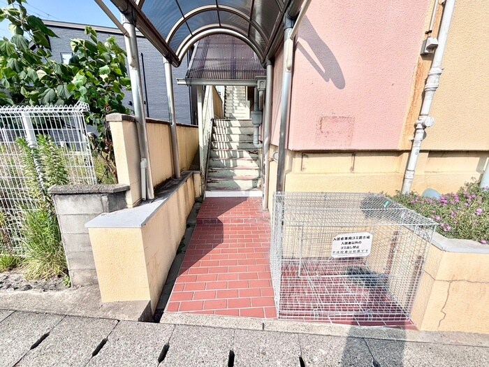 エントランス部分 シヤルマンＫＵＲＯＢＥ５