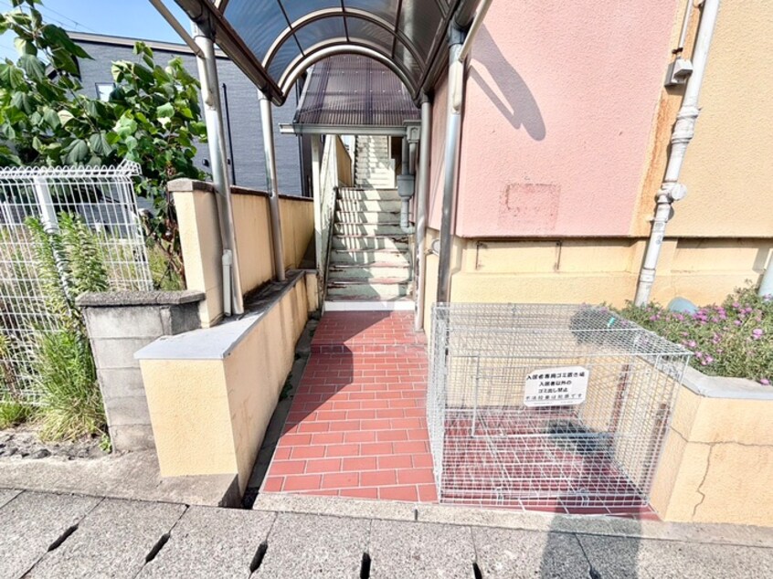 エントランス部分 シヤルマンＫＵＲＯＢＥ５