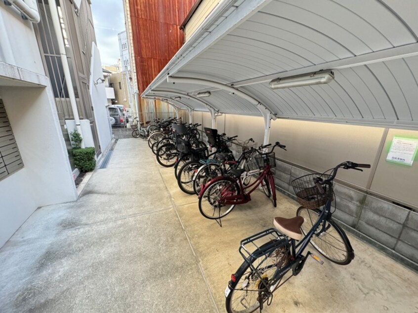 駐輪場 レユシール塚本